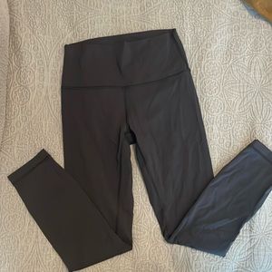 Black lululemon wunder under, size 6, luxtreme fabric, mid rise